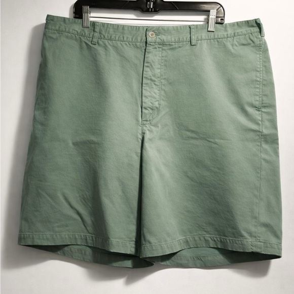 Vineyard Vines Green Flat Front Shorts - Picture 2 of 4